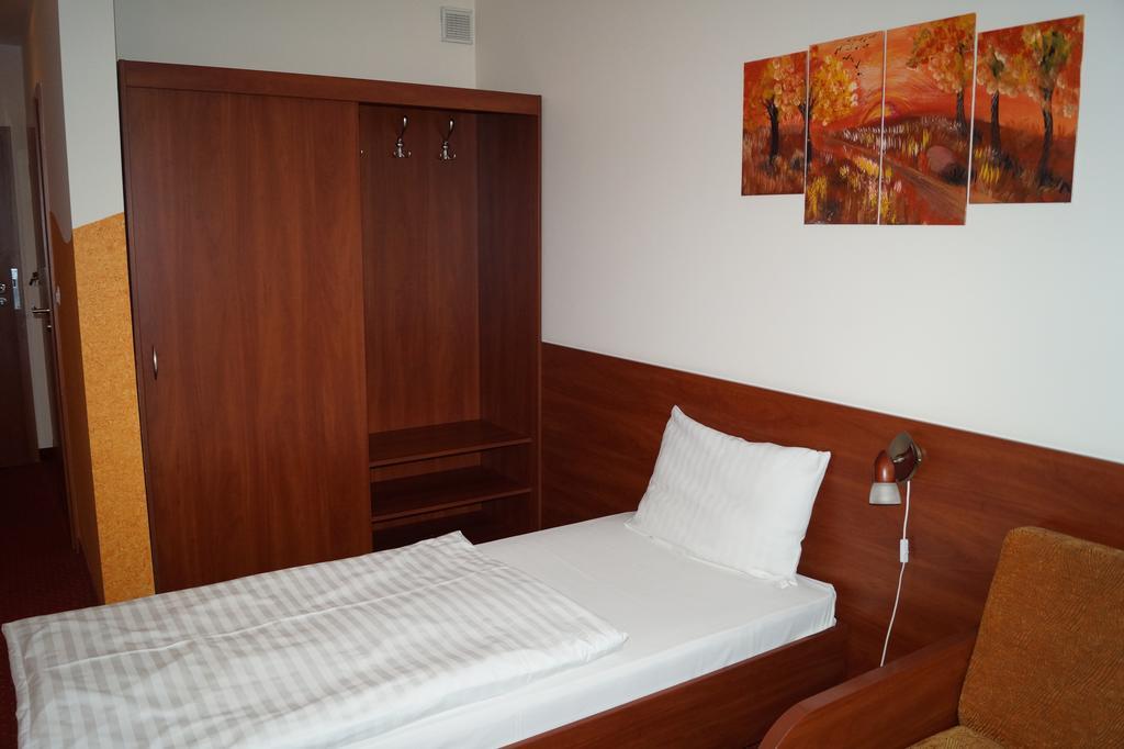 Hotel Podroznik Koszuty Eksteriør bilde